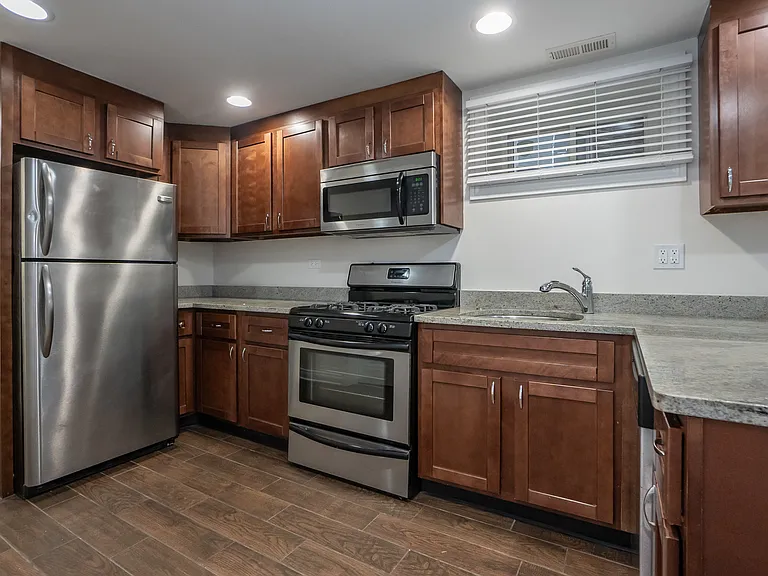 Kitchen (1 of 2)