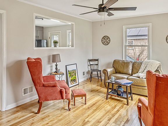4th image of 16 Seneca Avenue