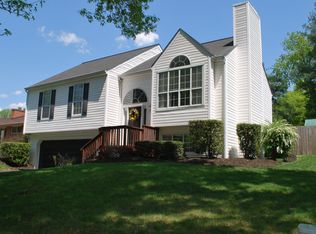 5511 Castle Rock Rd, Roanoke, VA 24018