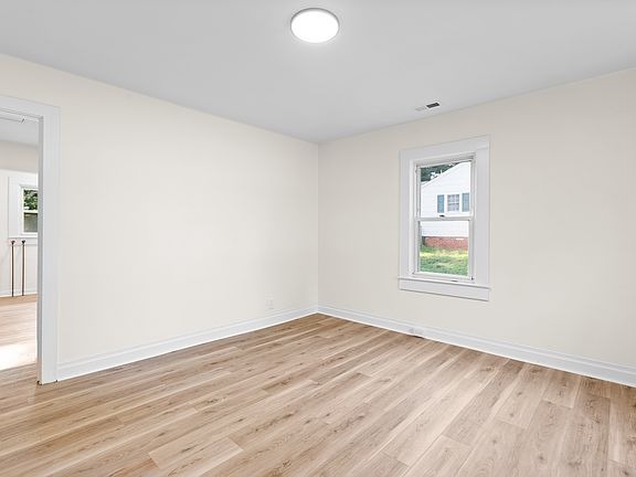 2nd image of 1444 Irving St