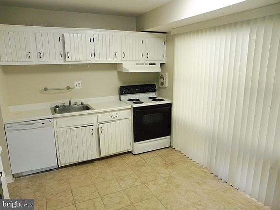 4th image of 13611 Arctic Ave