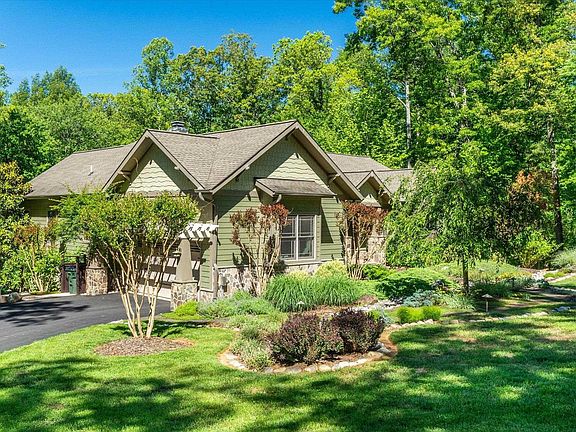 5th image of 895 Langdon Woods Dr
