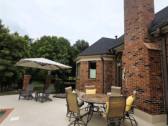 4th image of 403 Thorntree Lake Ct