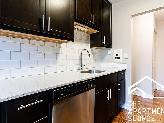 2nd image of 526 W Oakdale Ave #1001