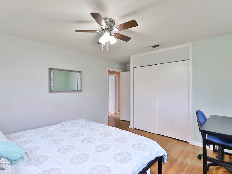 2109 Collins Ave — Photo 13