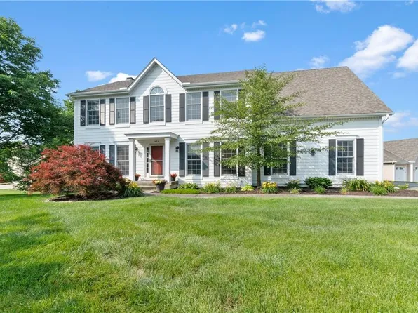 424 SW Waterfall Ct, Lees Summit, MO 64081