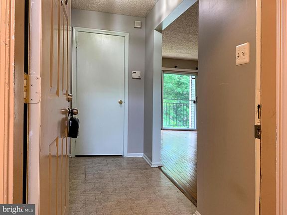 5th image of 12179 Chaucer Ln