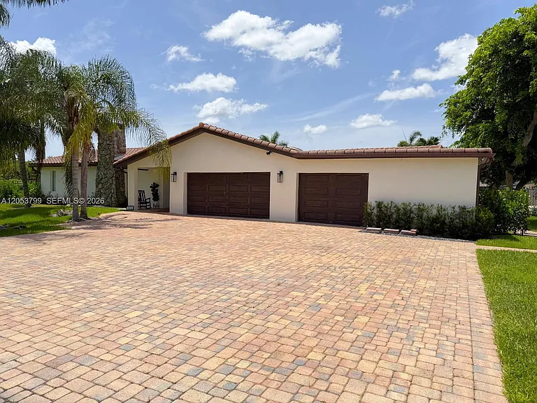 10950 SW 40th Ct — Photo 1