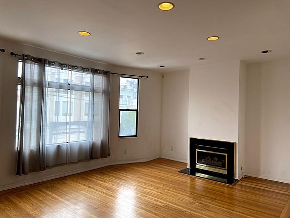 3rd image of 857 36th Ave