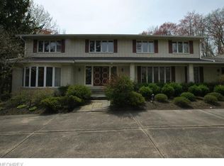 8924 Stover Ln, Brecksville, OH