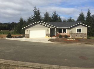 369 Providence Dr, Reedsport, OR 97467