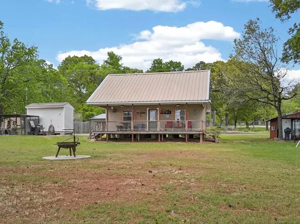 22168 Sportsman Dr, Chandler, TX 75758