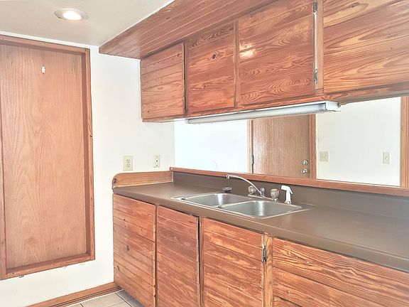 2nd image of 901 E Brooks St #1521A
