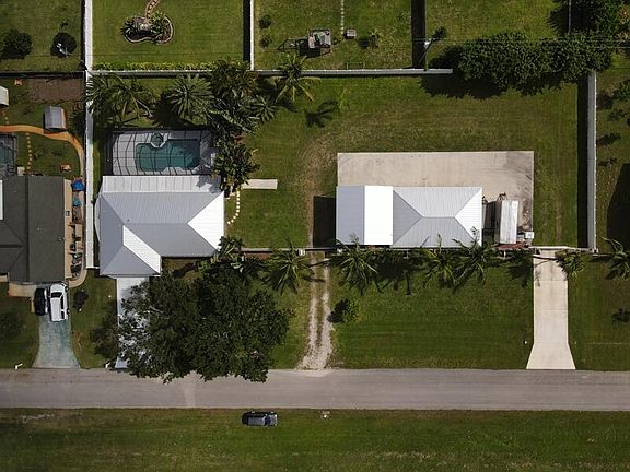 3rd image of 2409 SW Barber Lane