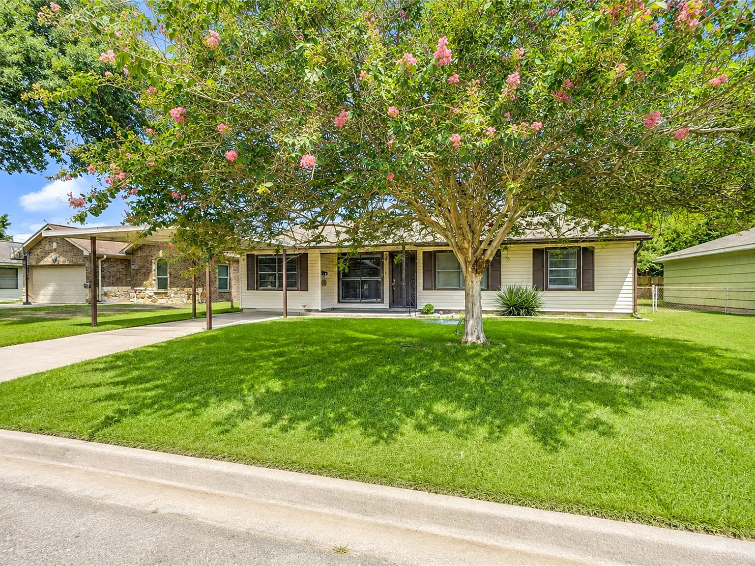 3 bed, 1.0 bath, 1266 sqft, $1,650 — Photo 4