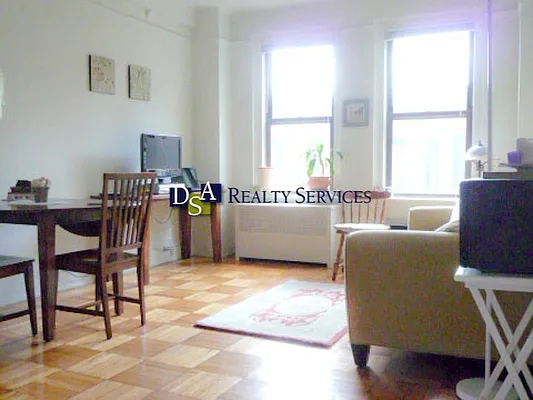 Rented by DSA Realty | media 12