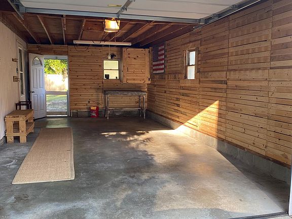 3rd image of 3305 Chaucer Dr
