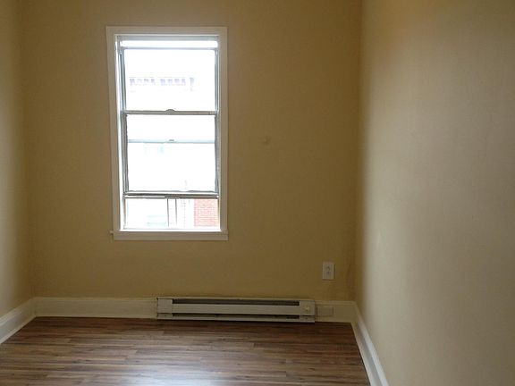 3rd image of 1733 W Oxford St #D