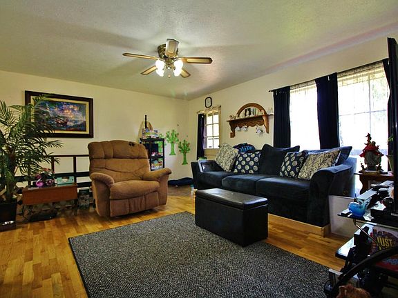2nd image of 2312 Emerald Dr