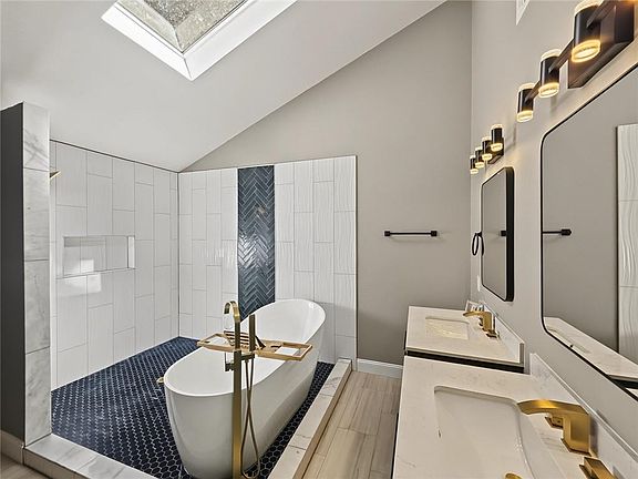 3rd image of 505 Woodman Pl
