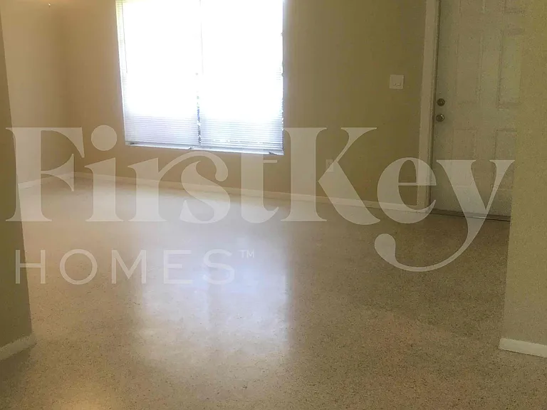 687 SW Heather St — Photo 12