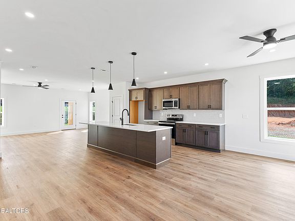 3rd image of 1361 Grace Ridge Dr