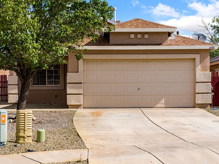 4705 Chow Ct NE — Photo 1