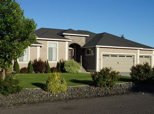 15821 S Clear View Loop, Kennewick, WA 99338