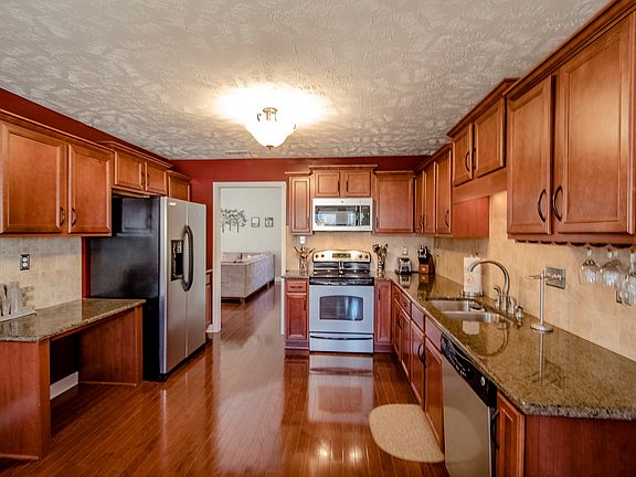 2nd image of 206 Berkshire Ct