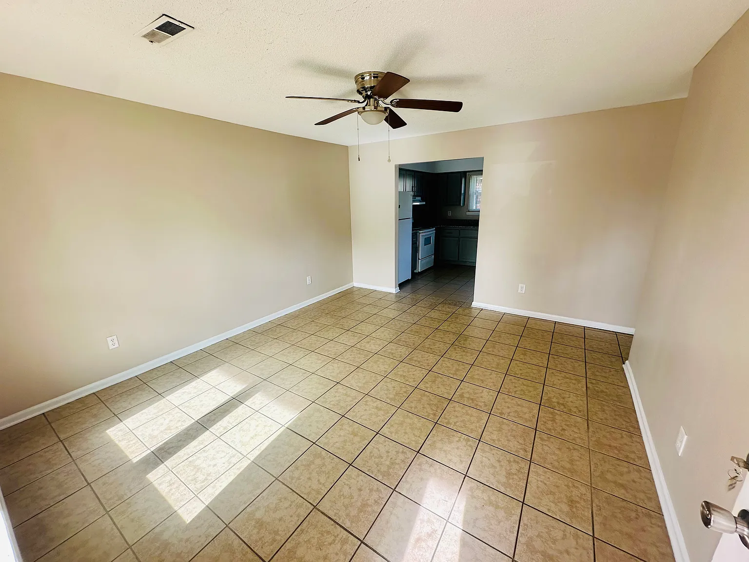 2 bed, 772 sqft, $945 — Photo 4