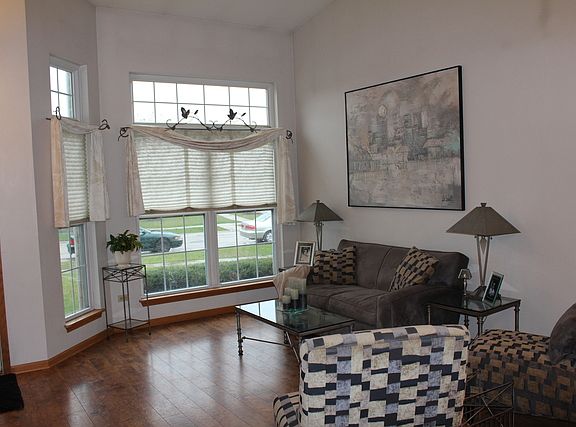 2nd image of 1619 Whispering Oaks Dr