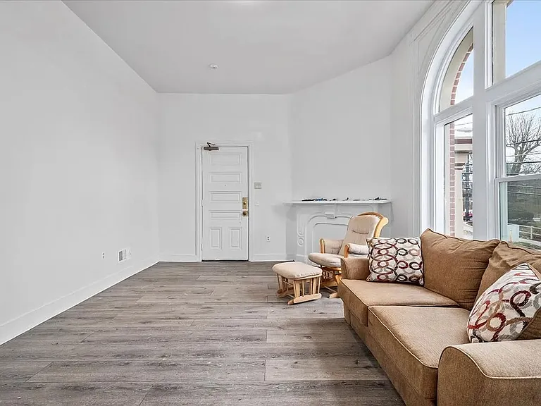 100 N Linden Ave #103 — Photo 2