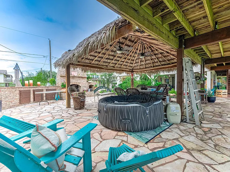 325 Palm Dr — Photo 4