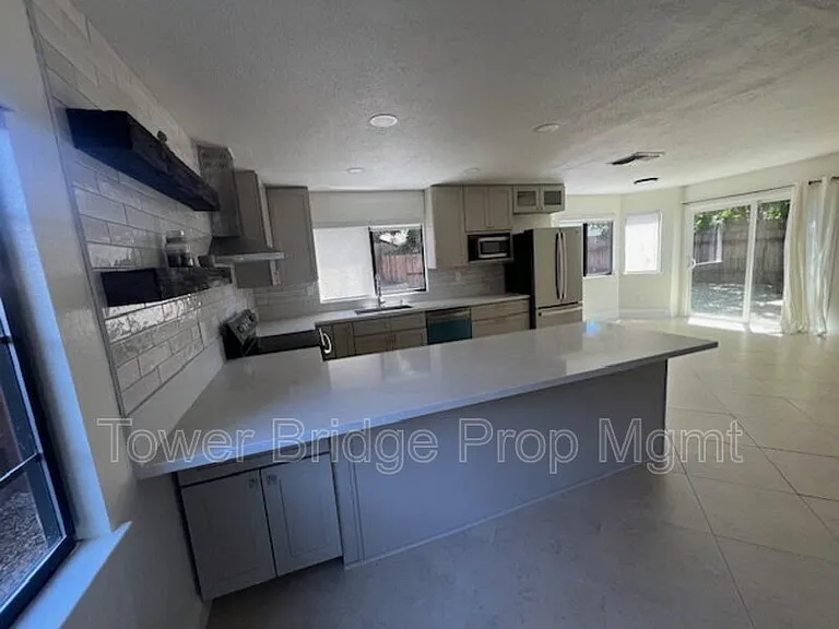 2247 Atrisco Cir — Photo 3