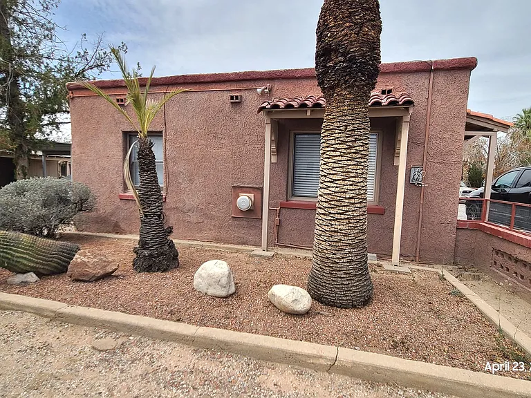 504 W Flores St — Photo 1