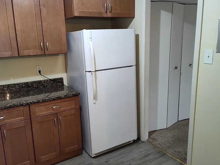 Windsor House Apartments — Photo 21