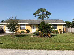 424 NW Ravenswood Ln, Port Saint Lucie, FL 34983