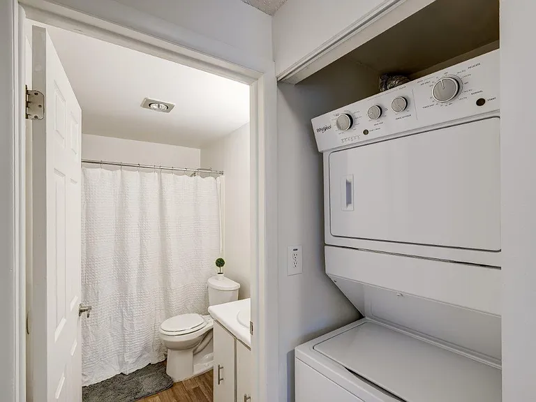 Hilton Village Apartment Homes — Photo 14