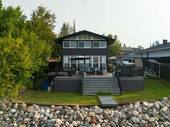 820 8th St, Ross Haven, AB T0E 1A0