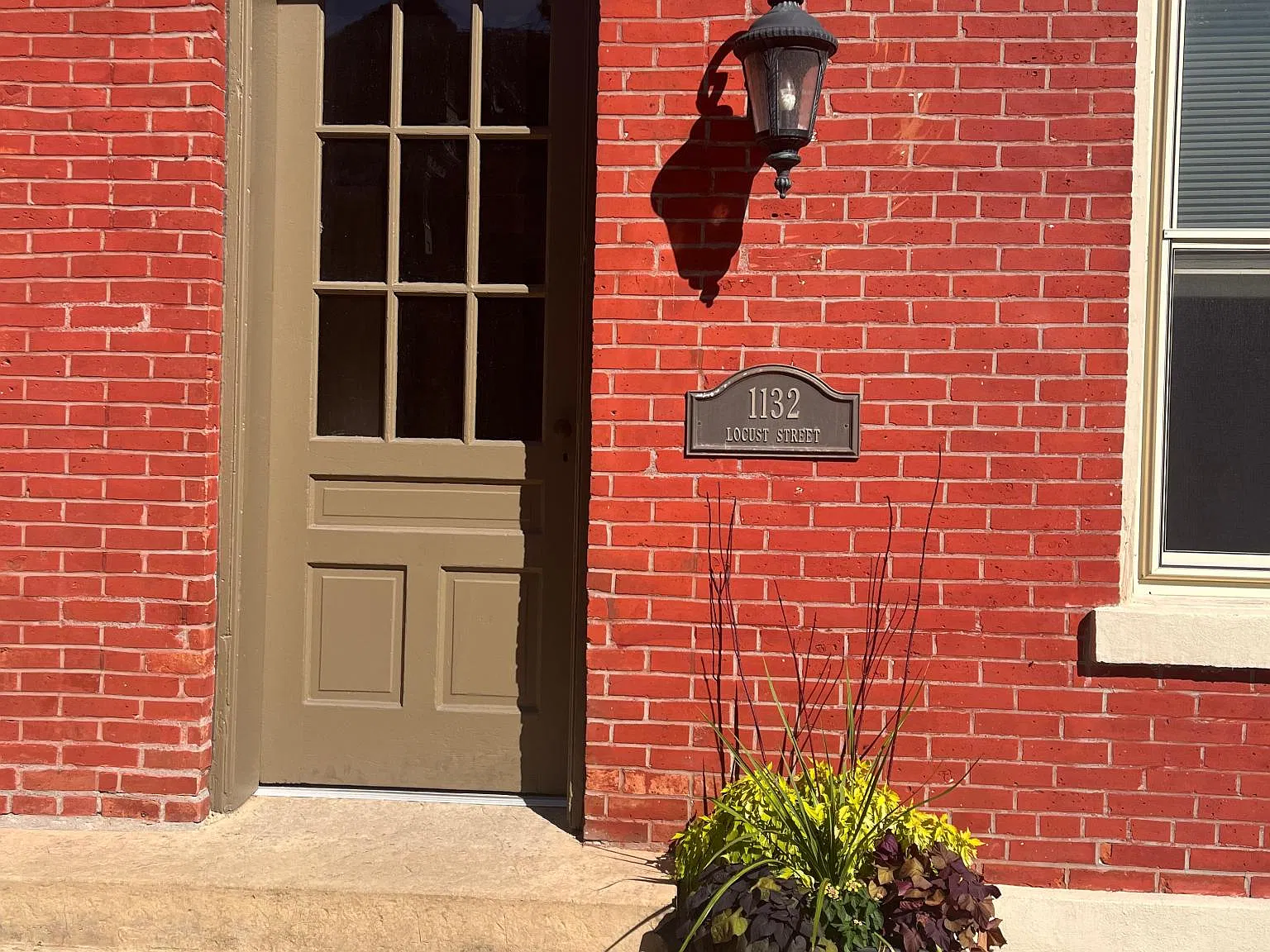 1132 Locust St — Photo 2