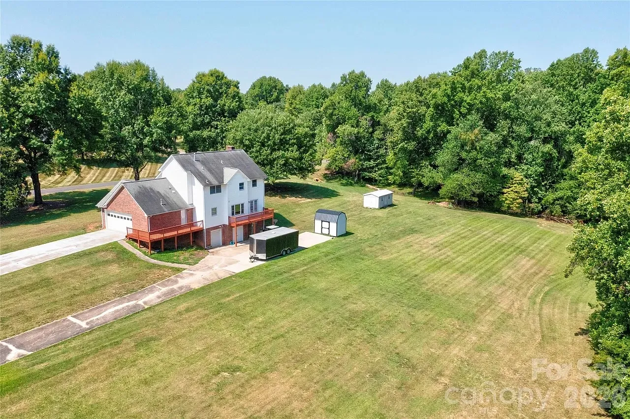 4 bed, 2850 sqft, $2,950 — Photo 4
