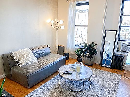 4th image of 238 E 7th St APT 16