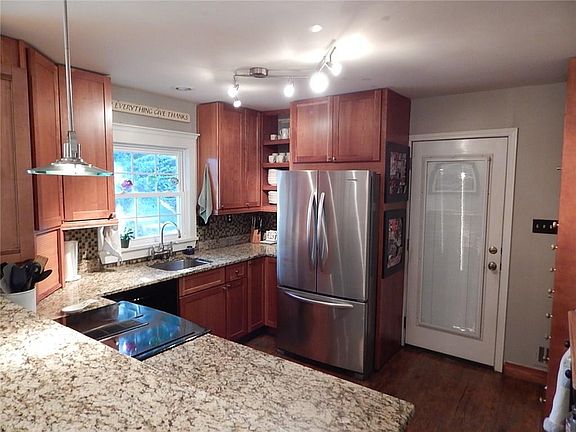 2nd image of 3325 Dunn St SE