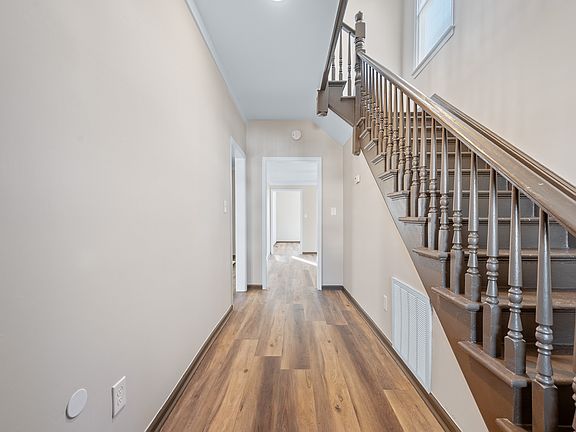 4th image of 1015 Cabell St