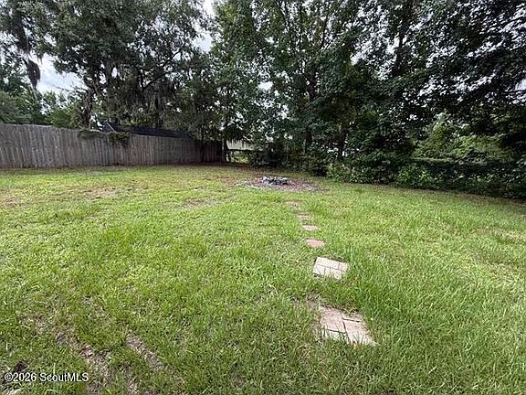 5th image of 203 Woodlawn Dr