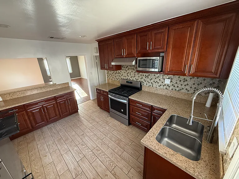 12039 Abingdon St — Photo 6