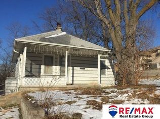 5514 R St, Omaha, NE 68117