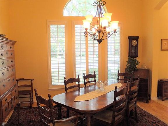 5th image of 2613 Barrington Dr