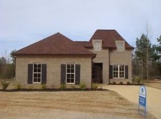 1726 Summerlake, Tupelo, MS 38801