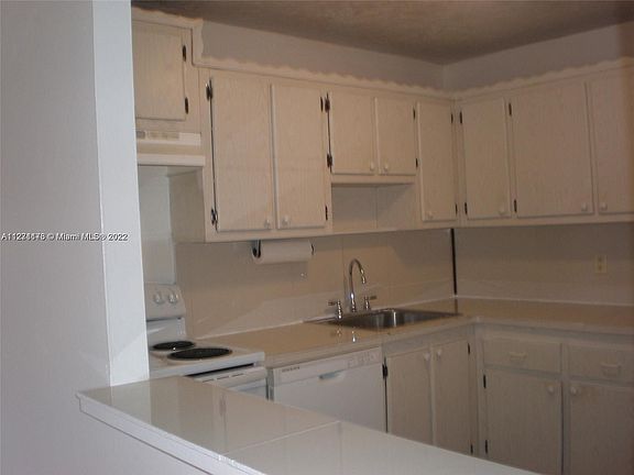 3rd image of 16950 W Dixie Hwy APT 237